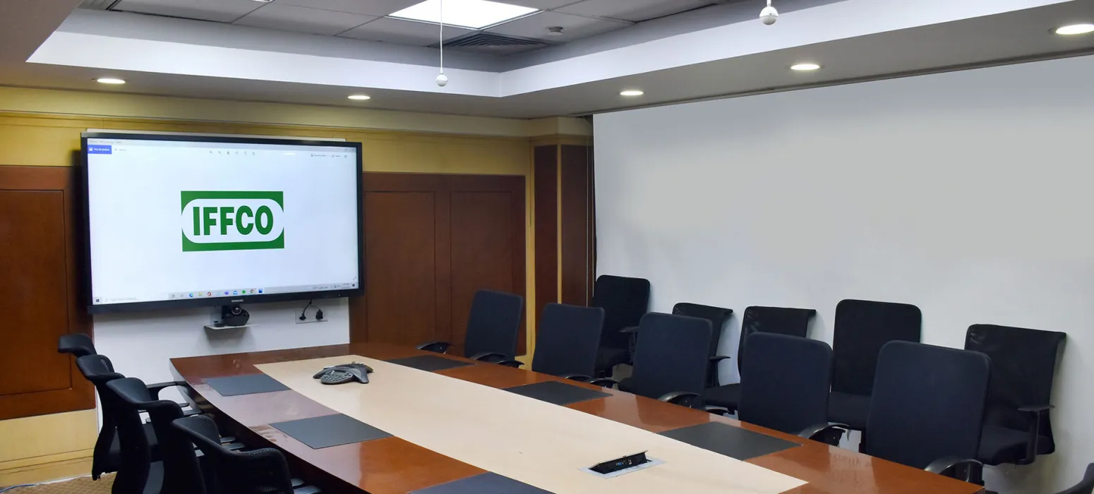 VC ROOM — 7-SEATER COMPACT MEETING SPACE FOR ZOOM CALLS